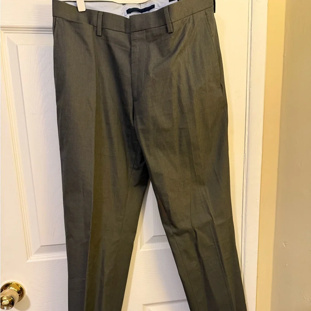 Banana Republic Men's Dress Pants in Gray, Classic Fit 31/32